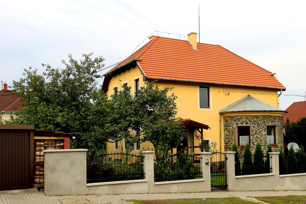 Nemes Apartman Eger Quarto foto